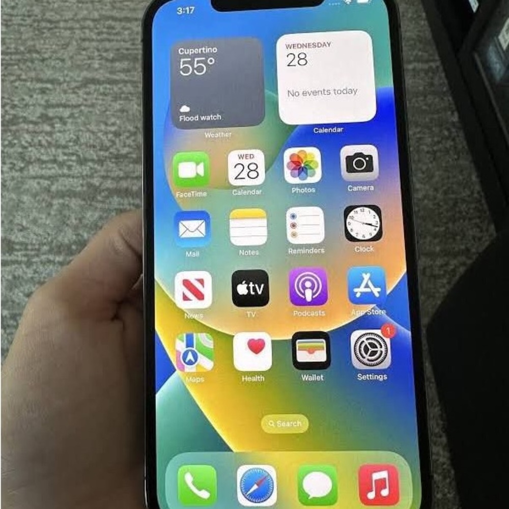 iPhones - Picture 4 of 4